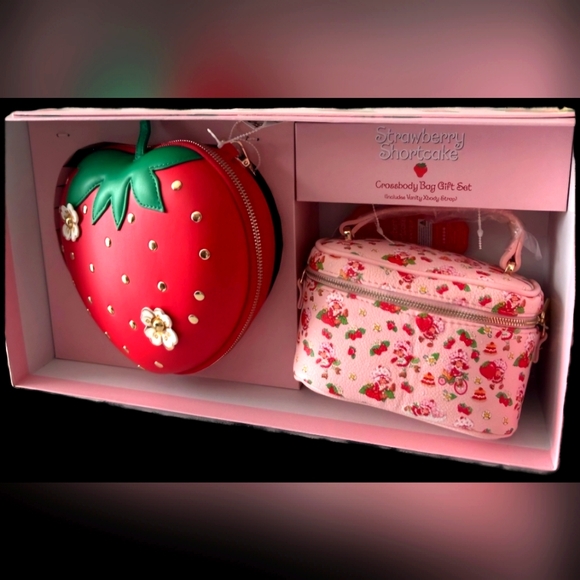 Skinnydip Strawberry Shortcake Makeup Bag Strawberry Shortcake